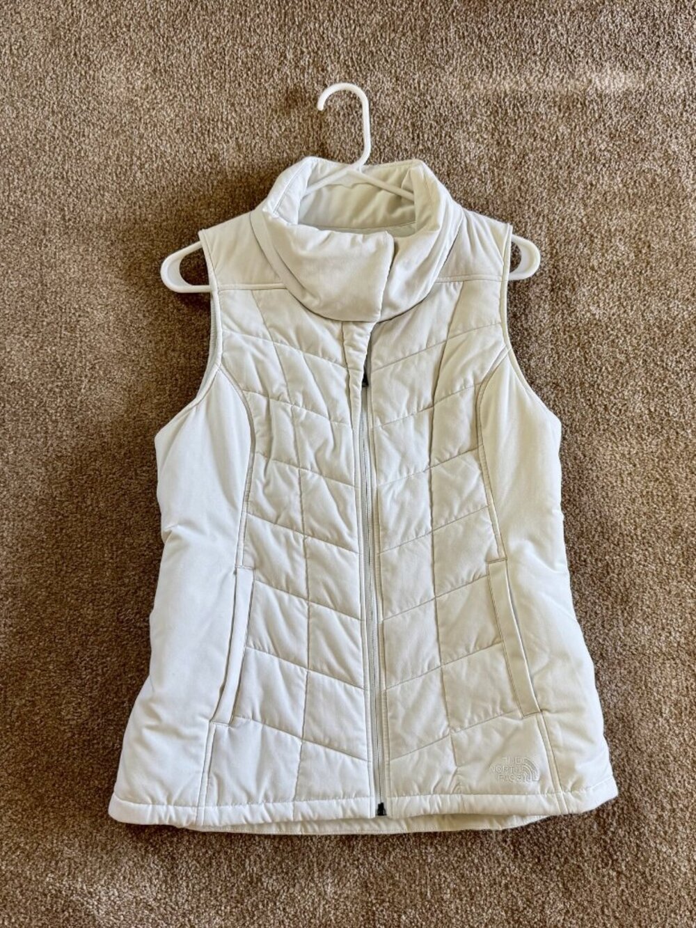 The North Face Women’s White Quilted Insulated Vest, Size M